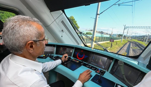 Milli Elektrikli Trenin 3. Seti Raylara Çıktı