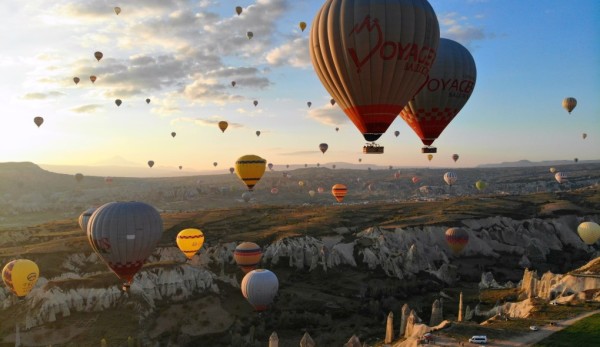 Sıcak Hava Balonları Dünyaya Açıldı