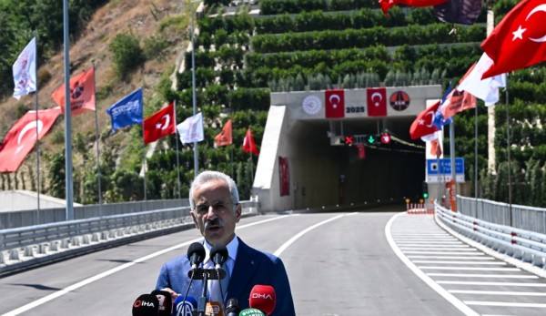 Türkiye'nin En Zorlu Tünellerinden Doğancı Trafiğe Açıldı