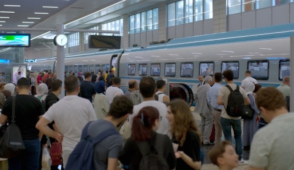 Türkiye Yüksek Hızlı Treni Sevdi