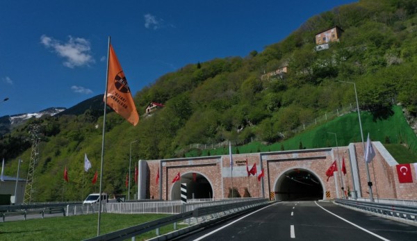 Ulaştırma ve Altyapı Bakanı Karaismailoğlu: Bir Günde 50 Kilometre Uzunluğunda Tünel Açtık