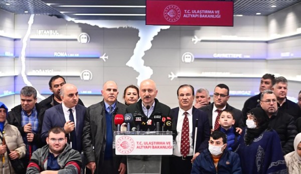 Ulaştırma ve Altyapı Bakanı Karaismailoğlu, Engelli Bireylerle Kağıthane-İstanbul Havalimanı Metro Hattı’nın Erişilebirliğini Deneyimledi