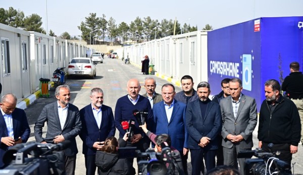 Ulaştırma ve Altyapı Bakanı Karaismailoğlu: Hazır Olan Konteynerlere Misafirlerimizi Aldık