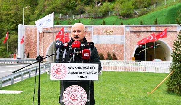 Ulaştırma ve Altyapı Bakanı Karaismailoğlu: Türkiye’nin Yüz Akı Projesi Zigana Tüneli ile Seyahat Süresi Kısalıyor