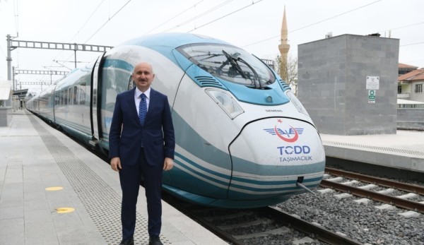 Ulaştırma ve Altyapı Bakanı ve Ak Parti Trabzon Milletvekili Adayı Karaismailoğlu: Süper Hızlı Trenle Demiryollarında Yeni Bir Çağ Atlayacağız