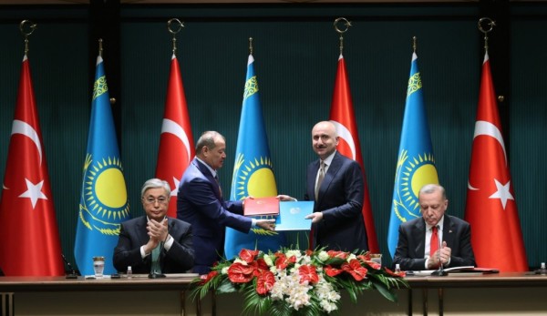 Ulaştırma ve Altyapı Bakanı Karaismailoğlu: Kazakistan İle Transit Geçiş Belgesi Kotası 7.5 Kat Artacak